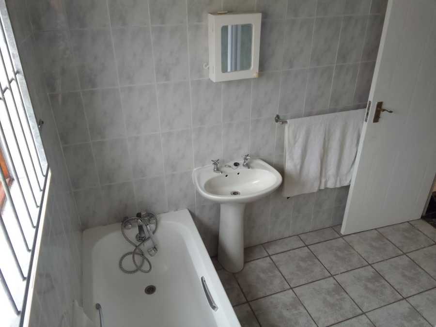 4 Bedroom Property for Sale in Summerstrand Eastern Cape